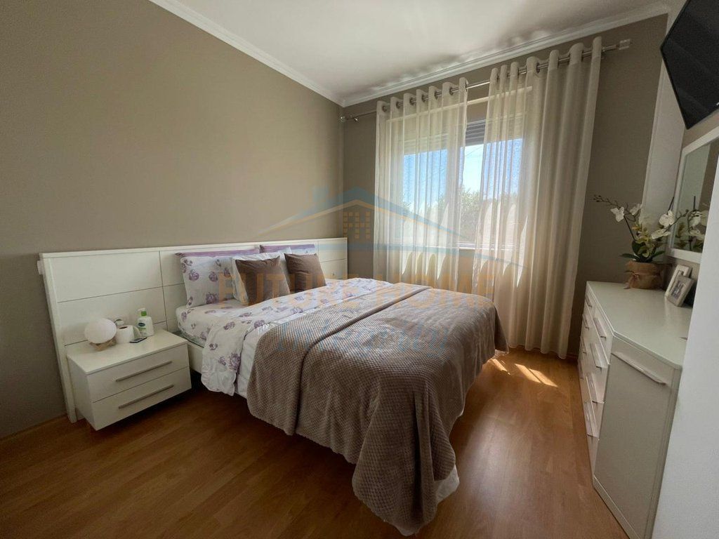 Shitet, Apartament 3+1+2, Fresk, Tiranë.