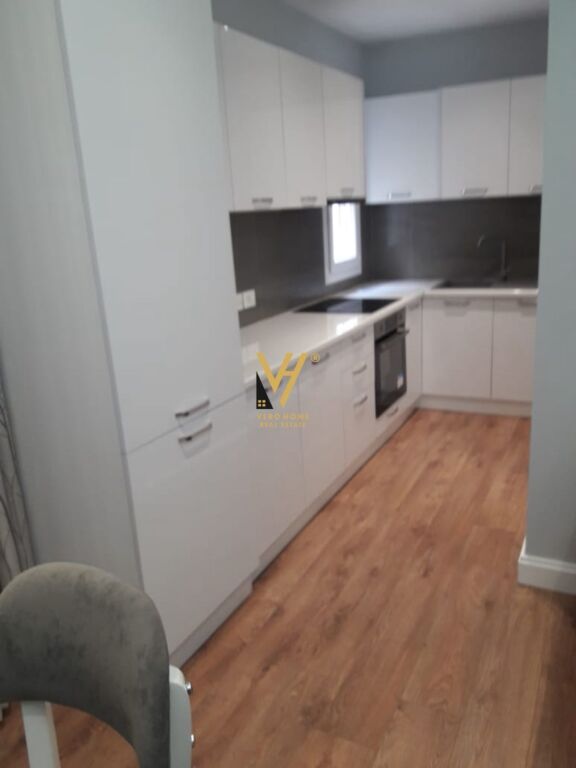 JEPET APARTAMENT 2+1+2 ME QERA TEK ISH PARKU 80.000 LEKE