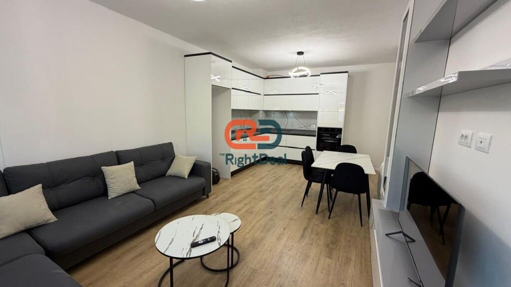 Tek Univers City, Jepet Me Qira Apartament 2+1+Post Parkimi!!