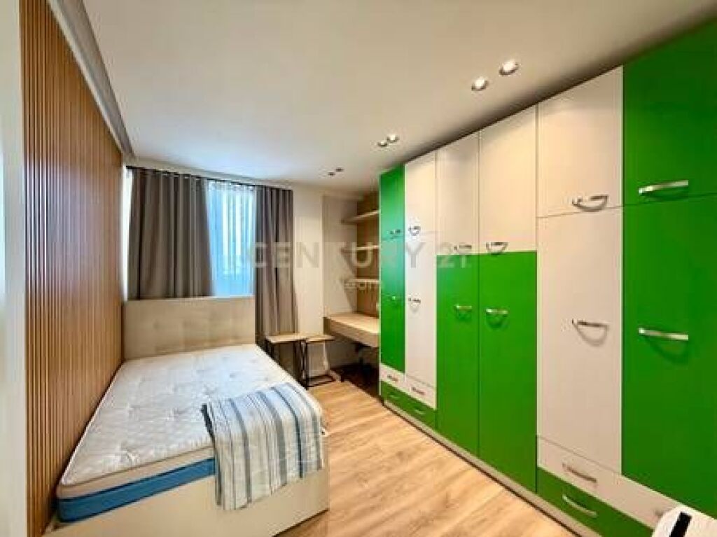 RENT, APARTMENT 3+1+2 + STORAGE, KAVAJES STREET!