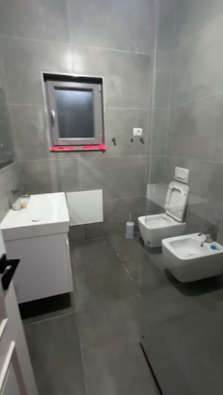 Shitje | Shtëpi private 2 + 1 | Kombinat | 142000 €