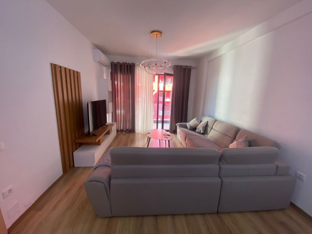 Apartament 2+1 me qira tek Farmacia 10
