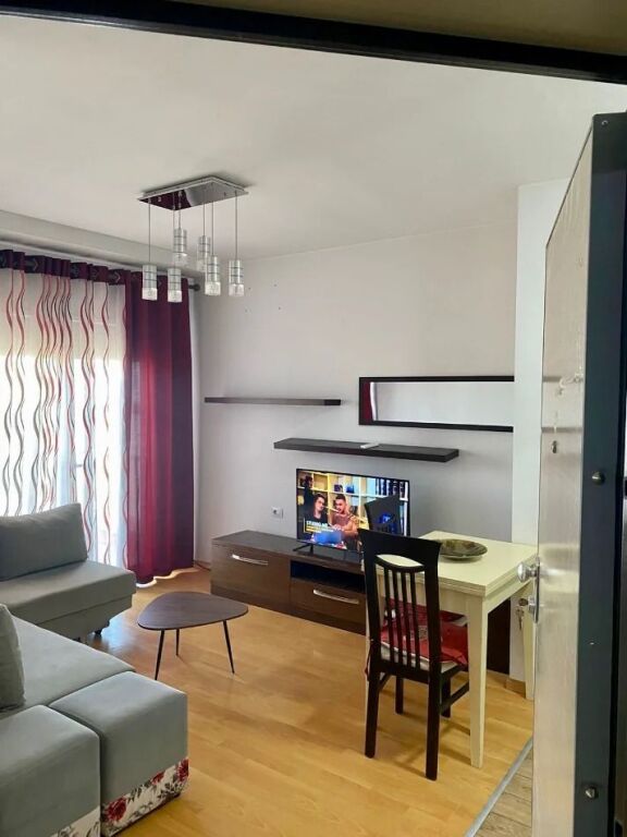 🏢Xhamllik,prane Supermarket Spar jepet me qera apartament 1+1,i mobiluar 50,000Leke