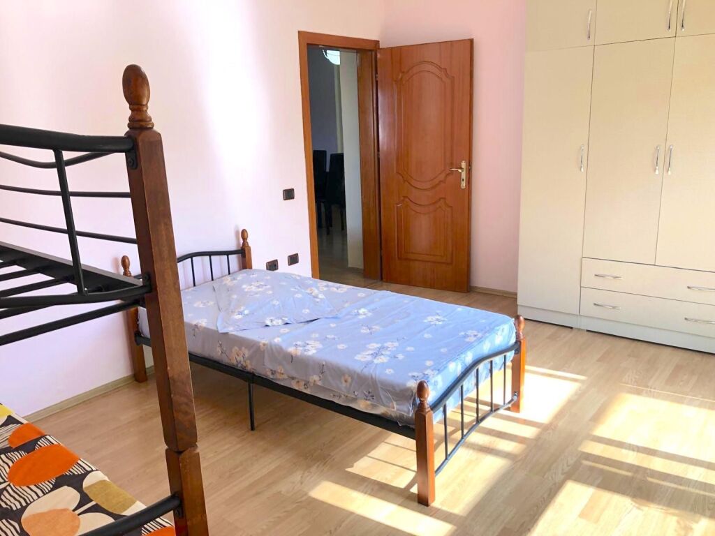 🏠Jepet me qera Apartament 2+1 + Ballkon ✨  📍 Rruga Jordan Misja, Tiranë💰 Çmimi: 40000 lek/muaj
