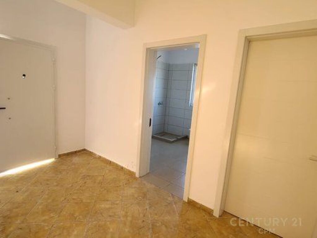 VENDESI PRIVATO CON CORTILE IN VENDITA A VORE