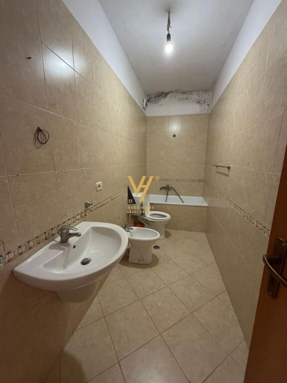SHITET APARTAMENT 2+1+2+BLK TE KOMUNA E PARISIT 250.000 EURO
