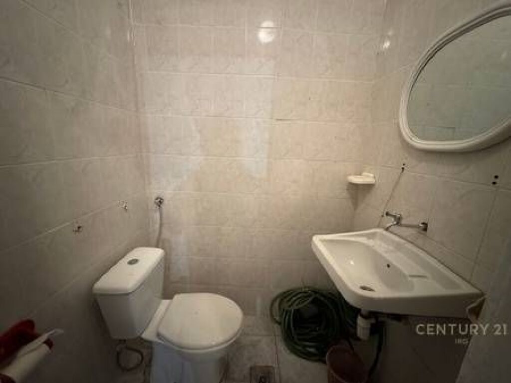 AMBJENT 41M² PRANË SHKOLLËS VASIL SHANTO !