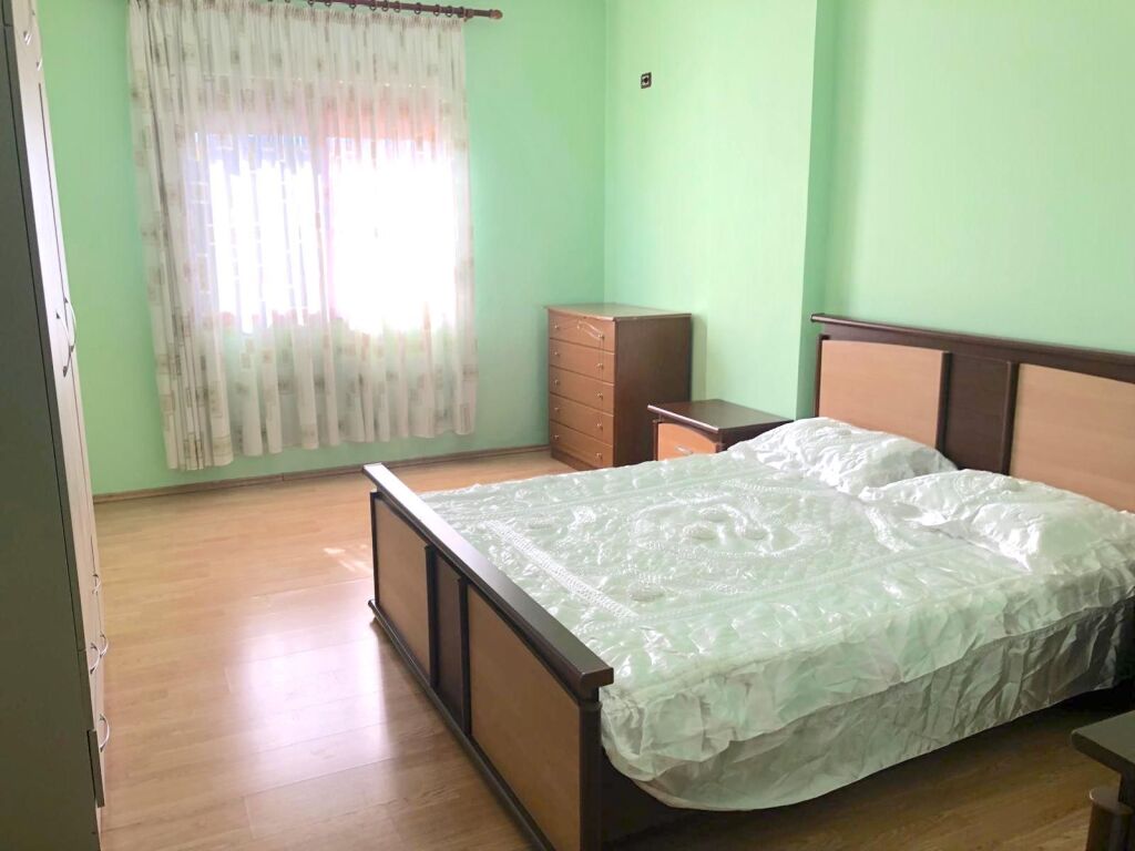 🏠Jepet me qera Apartament 2+1 + Ballkon ✨  📍 Rruga Jordan Misja, Tiranë💰 Çmimi: 40000 lek/muaj