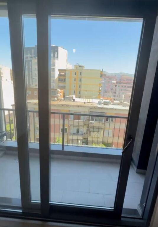 Rent | Ambjent Biznesi | Rruga e Barrikadave | 750 €/month