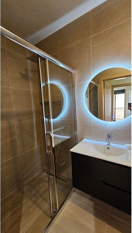 Apartament 2+1+2 tualete me qera ne Kompleksin Delijorgji
