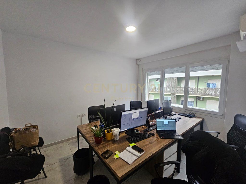 ZOGU I ZI, OFFICE FOR RENT 600 € /Month