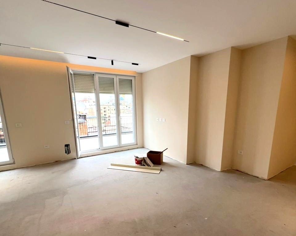 🏢Shitet Apartament Lux 2+1+2+Verande rrethuese + 2🅿️  📍 Ish tregu Elektrik , Shkolla e Baletit  🏢Kati 4   💵Cmimi 314.000€ , I diskutuar  🅿️  