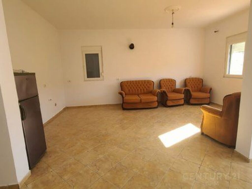 VENDESI PRIVATO CON CORTILE IN VENDITA A VORE