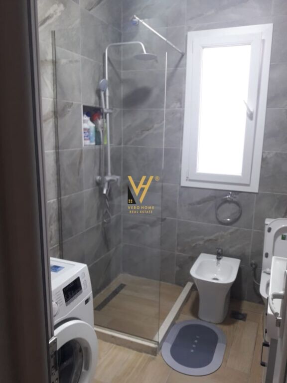 JEPET APARTAMENT 2+1+2 ME QERA TEK ISH PARKU 80.000 LEKE