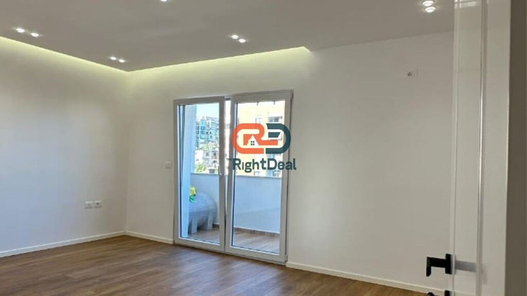 Mbrapa Fakultetit Te Shkencave, Ne Rrugen Haxhi Hysen Dalliu, Shitet Apartament 2+1, Me Lokacion Perfekt !!