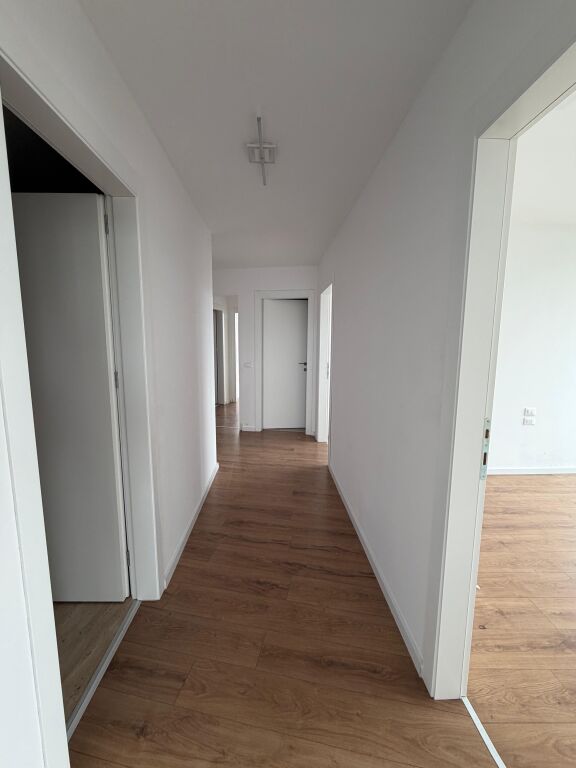 Office for rent, 4 work environments and 2 toilets for rent vacant, LakeView Residence