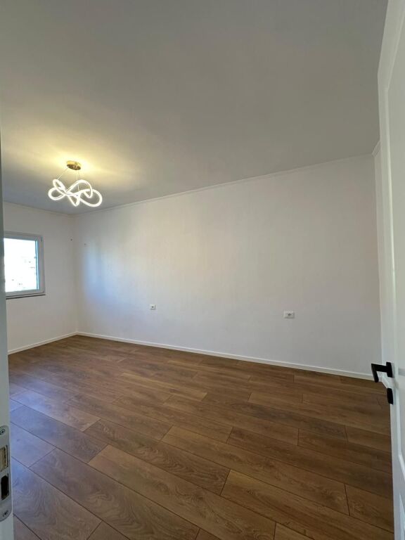 APARTAMENT NE SHITJE