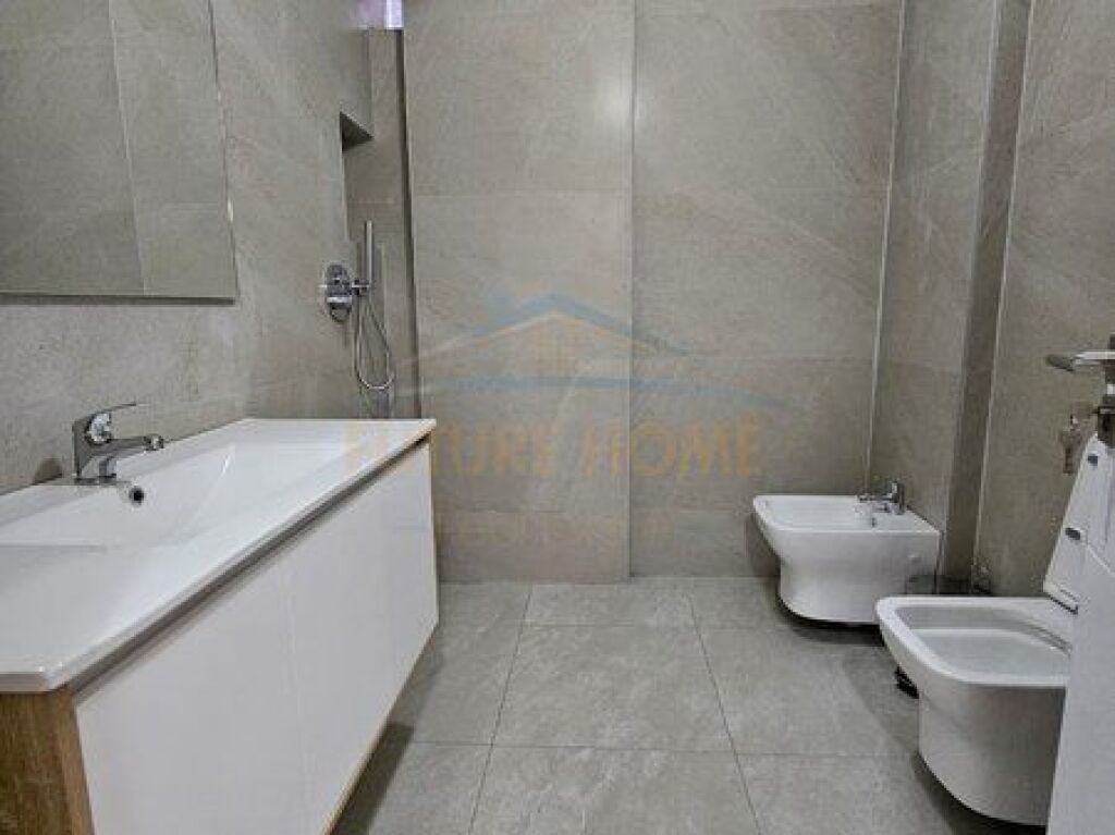 In vendita, Appartamento 2+1, Via Mine Peza, Tirana