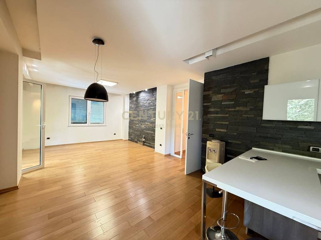 Office for rent in Bllok