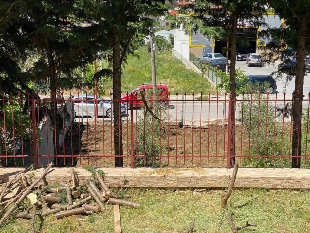 2-storey house for sale in Kutalli – 600m² land, house also business opportunity on main road