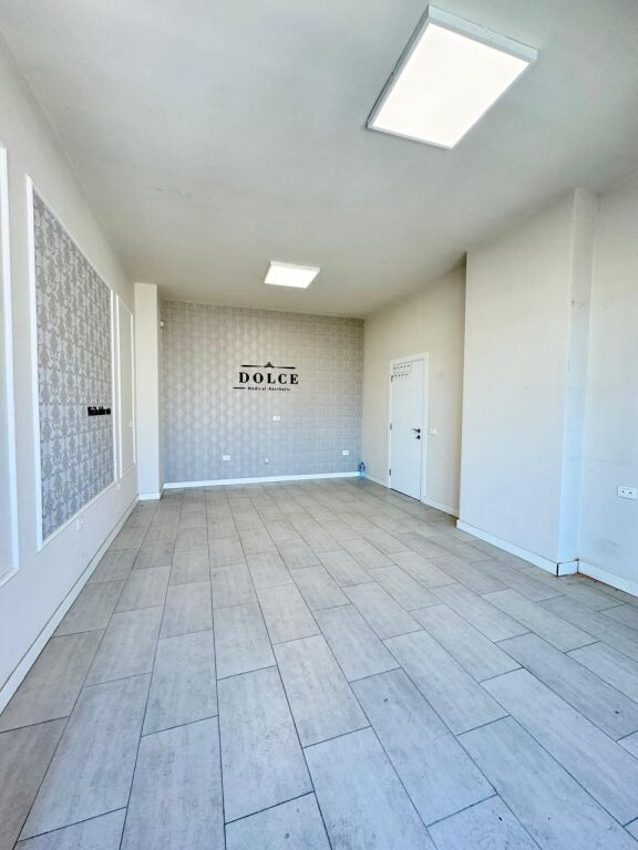 Qera | Ambjent Biznesi | Square 21 | 650 €/muaj
