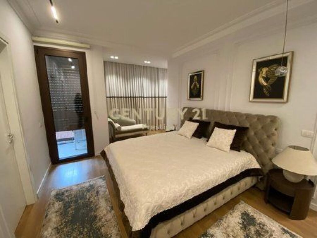 APARTMENT 2+1+2 FOR RENT, BARRICADES STREET, TIRANA!