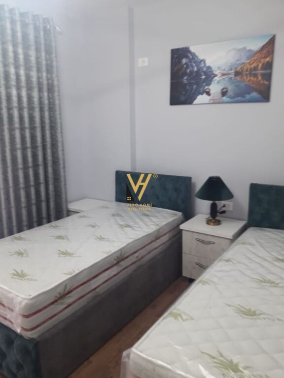 JEPET APARTAMENT 2+1+2 ME QERA TEK ISH PARKU 80.000 LEKE