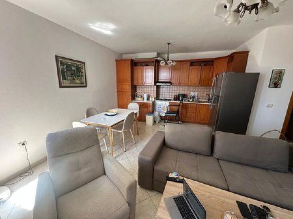 Shitet, Apartament 2+1, Porcelan, Tiranë.