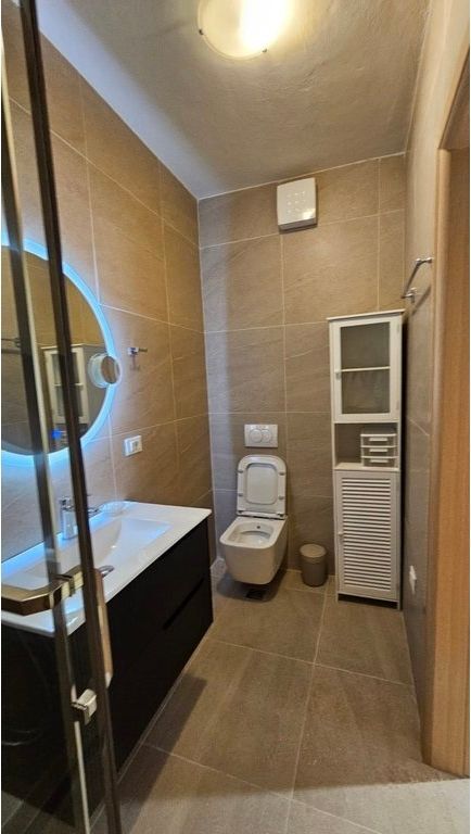 Apartament 2+1+2 tualete me qera ne Kompleksin Delijorgji