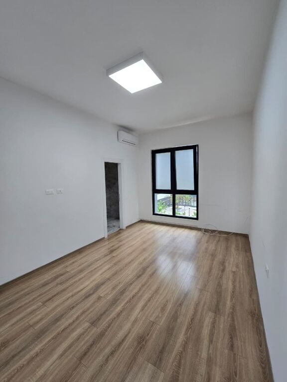 🏢 Office for Rent 2+1+2 – Square 21 Rruga e Kavajes