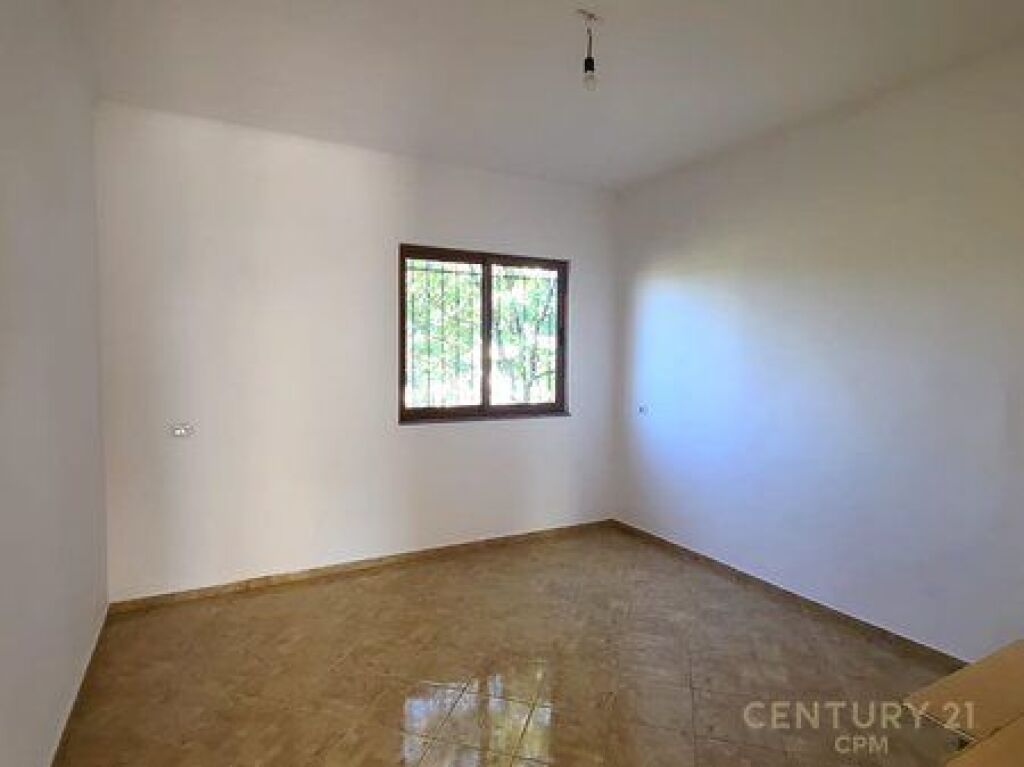 VENDESI PRIVATO CON CORTILE IN VENDITA A VORE