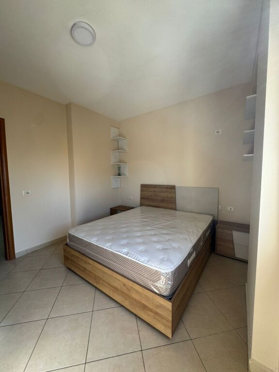 Apartament 2+1 me qira tek Shkolla E Kuqe