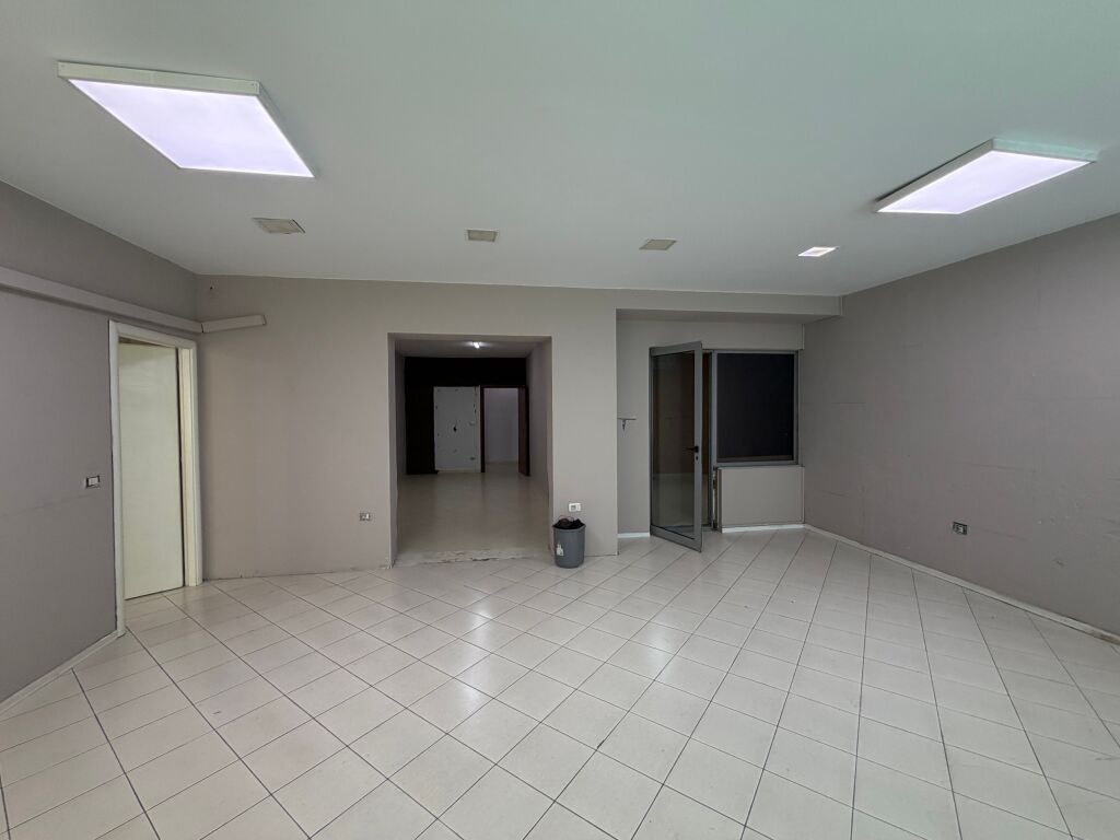 2+1, per affari o residenza, a famedi astir, 240.000 lek