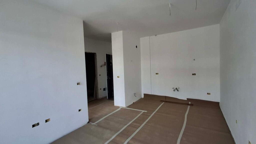 APARTAMENT NE SHITJE 1+1 TE UNIVERS CITY FAZE PERFUNDIMTARE