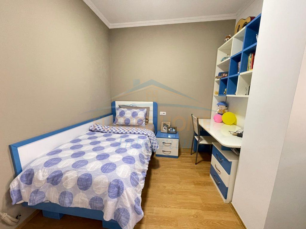 Shitet, Apartament 3+1+2, Fresk, Tiranë.