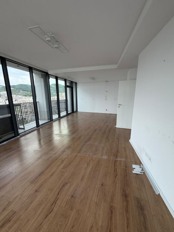 Office for rent, 4 work environments and 2 toilets for rent vacant, LakeView Residence