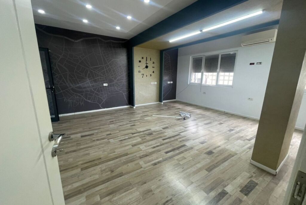 Office for Rent 2+1 Near Willson Square (ID BZ2656) Tirana