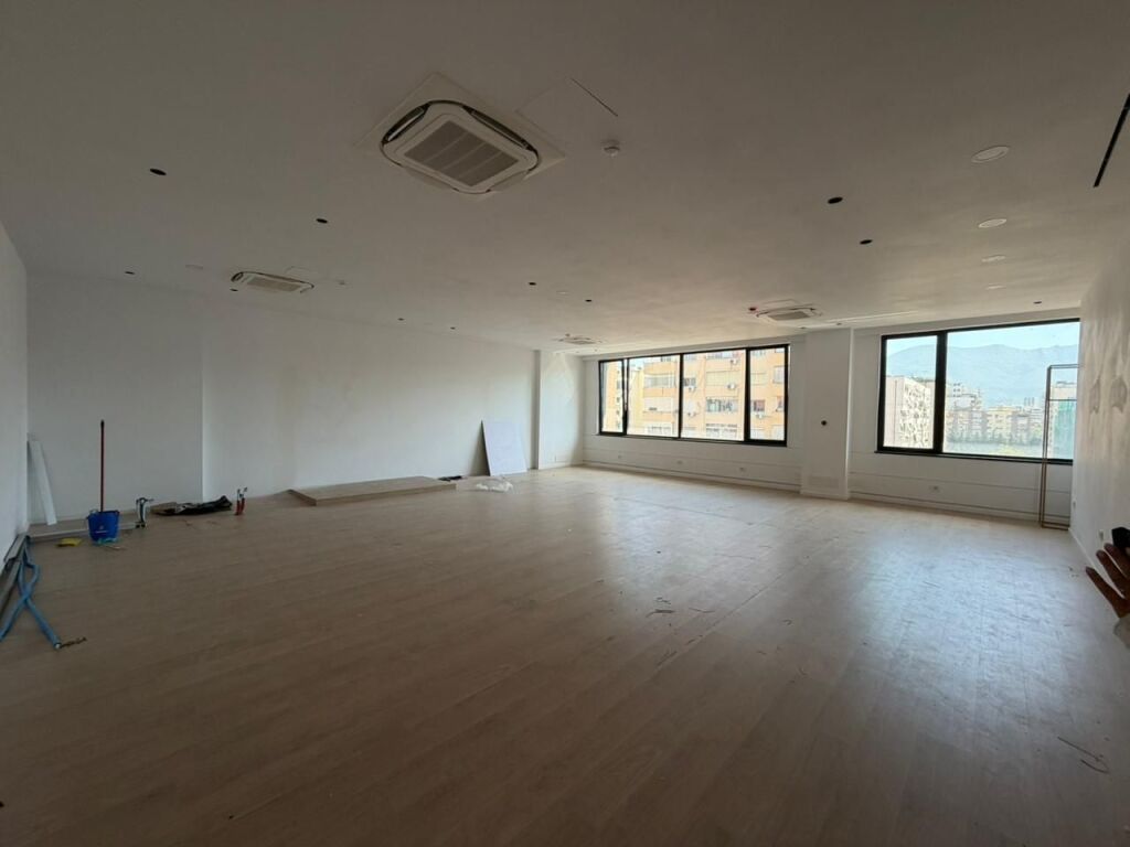 Office for Rent at the Delijorgji Complex