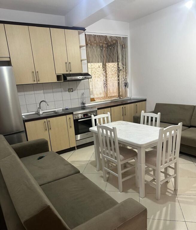Affitto | Shtëpi private 2 + 1 | Komisariati 4 | 350 €/mese