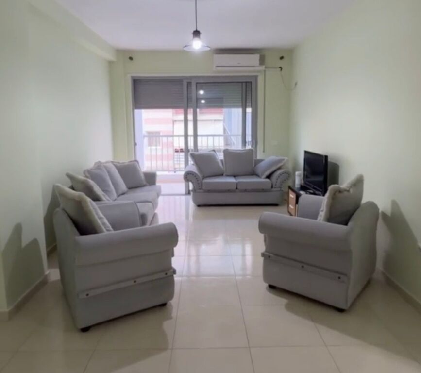 Jepet me qira 1+1 Selite rruga Ibrahim Dervishi 600€