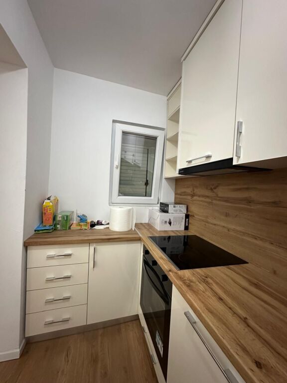 Shitet Apartament 1+1_Tek Pallati me Shigjeta