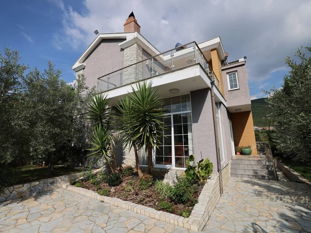 VILLA SUPER IN VENDITA VICINO AL FONDAZIONE FINE SETTIMANA DIVERSAMENTE !
