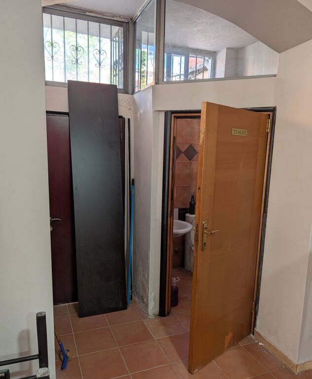 Qera | Ambjent Biznesi | Bulevardi Bajram Curri | 1500 €/muaj