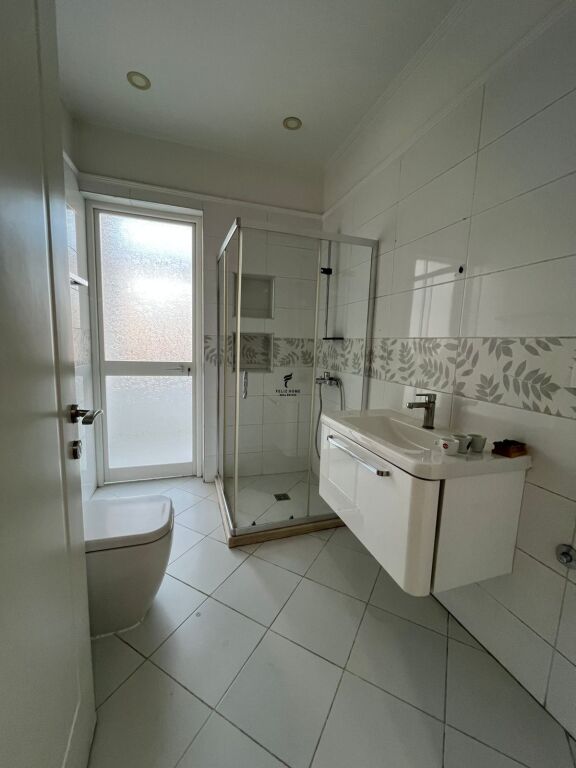 UFFICIO IN AFFITTO 110M2 PIAZZA WILLSON 140.000 LEKE FH-72511
