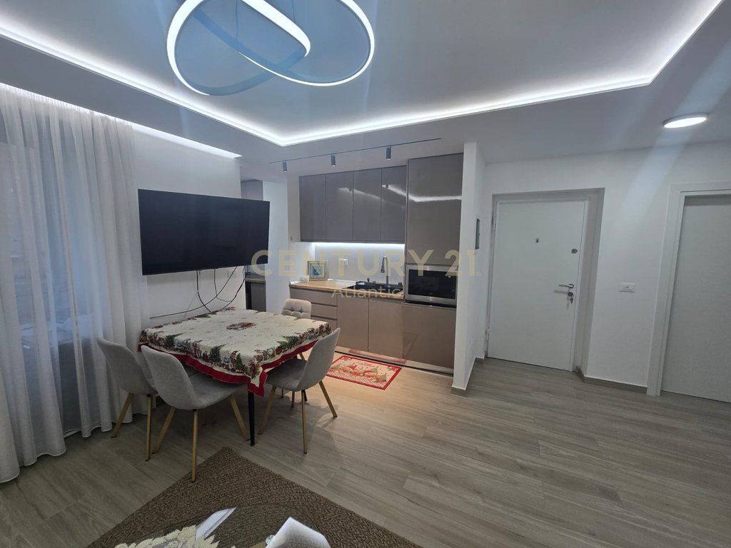 Shitet apartament luksoz 2+1 tek Brryli, brenda Unazës / Tirane