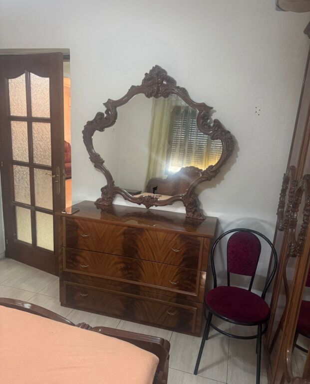 APARTAMENT ME QERA 1+1 RRUGA E DIBRES 40.000 LEKE FH-72486