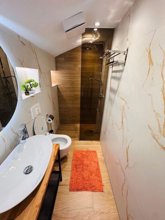 JEPET APARTAMENT ME QERA 1+1 RRUGA E DIBRES