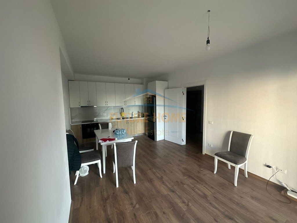Qera, Apartament 2+1+2+Post Parkimi, Bulevardi Ri, Tirane