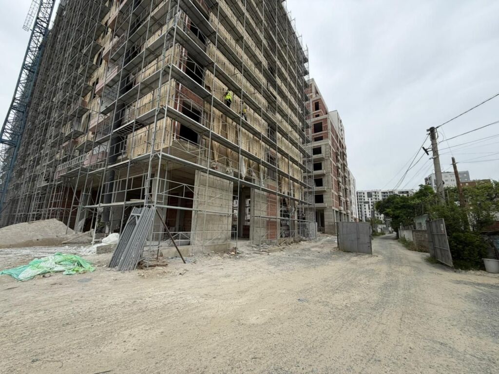 FOR SALE: 1+1📍Ish Fusha e Aviacionit (Near Dhori Leka School) - Plastering Phase || 145,000€ - Area 94m² - Suitable for Investment and Living