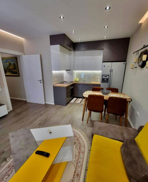 📍 Jepet me qera apartament 2+1  Kompleksi ASL Rruga Kongresi i Manastirit